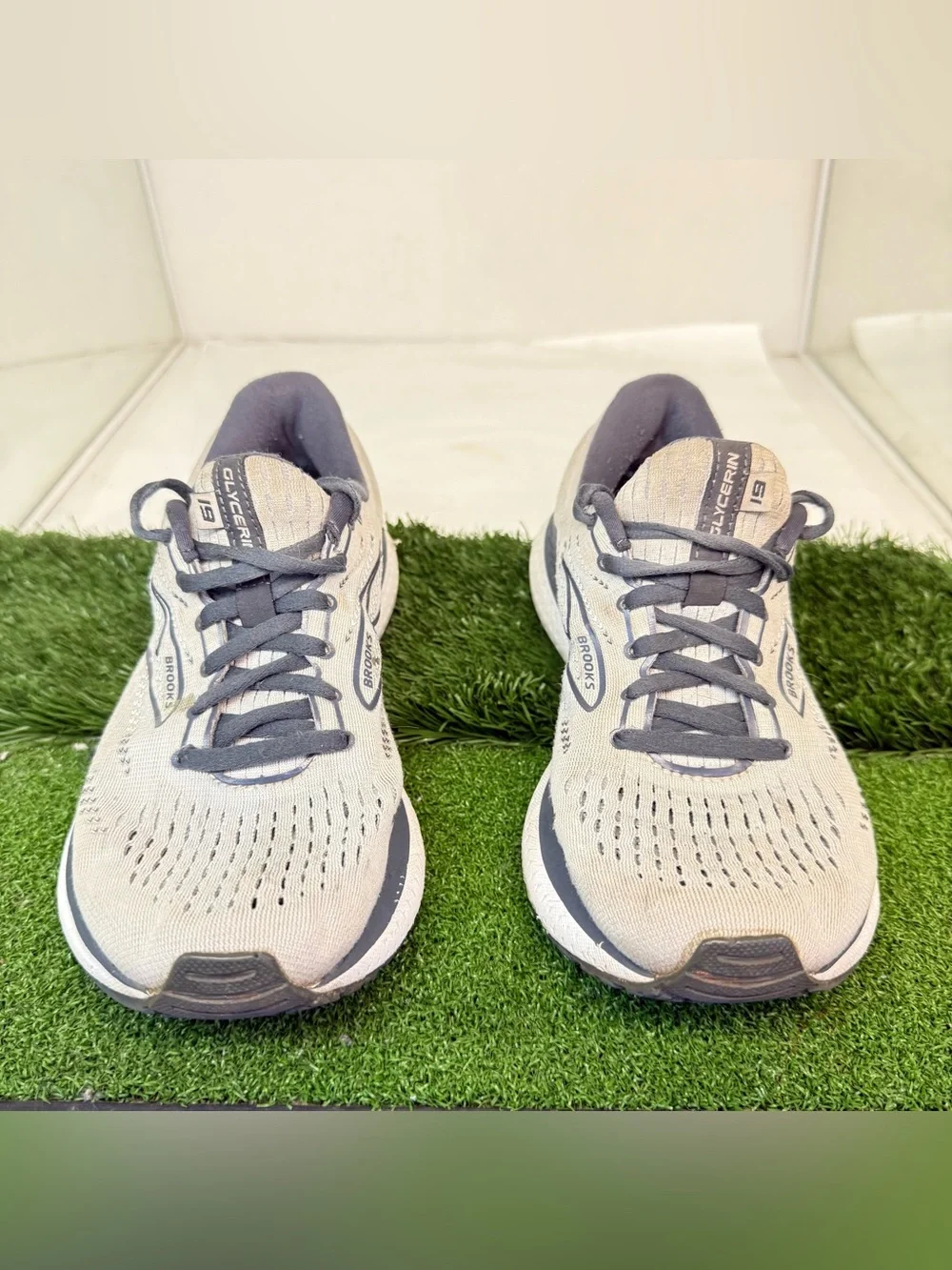 Brooks Womens Glycerin 19 1203431B085 Gray Running Shoes Sneakers Size 8